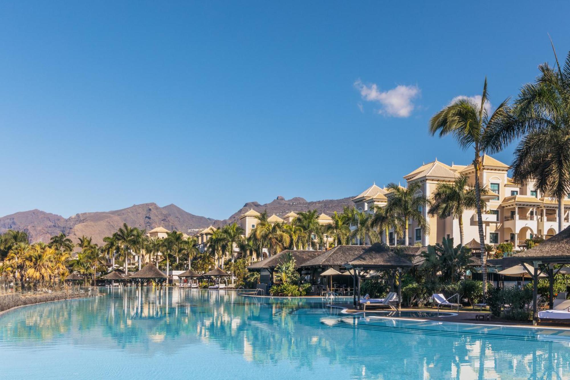 แกรน เมเลีย ปาลาซิโอ เดอ ไอโซรา รีสอร์ท แอนด์ สปา อัลกาลา ภายนอก รูปภาพ Hard Rock Hotel