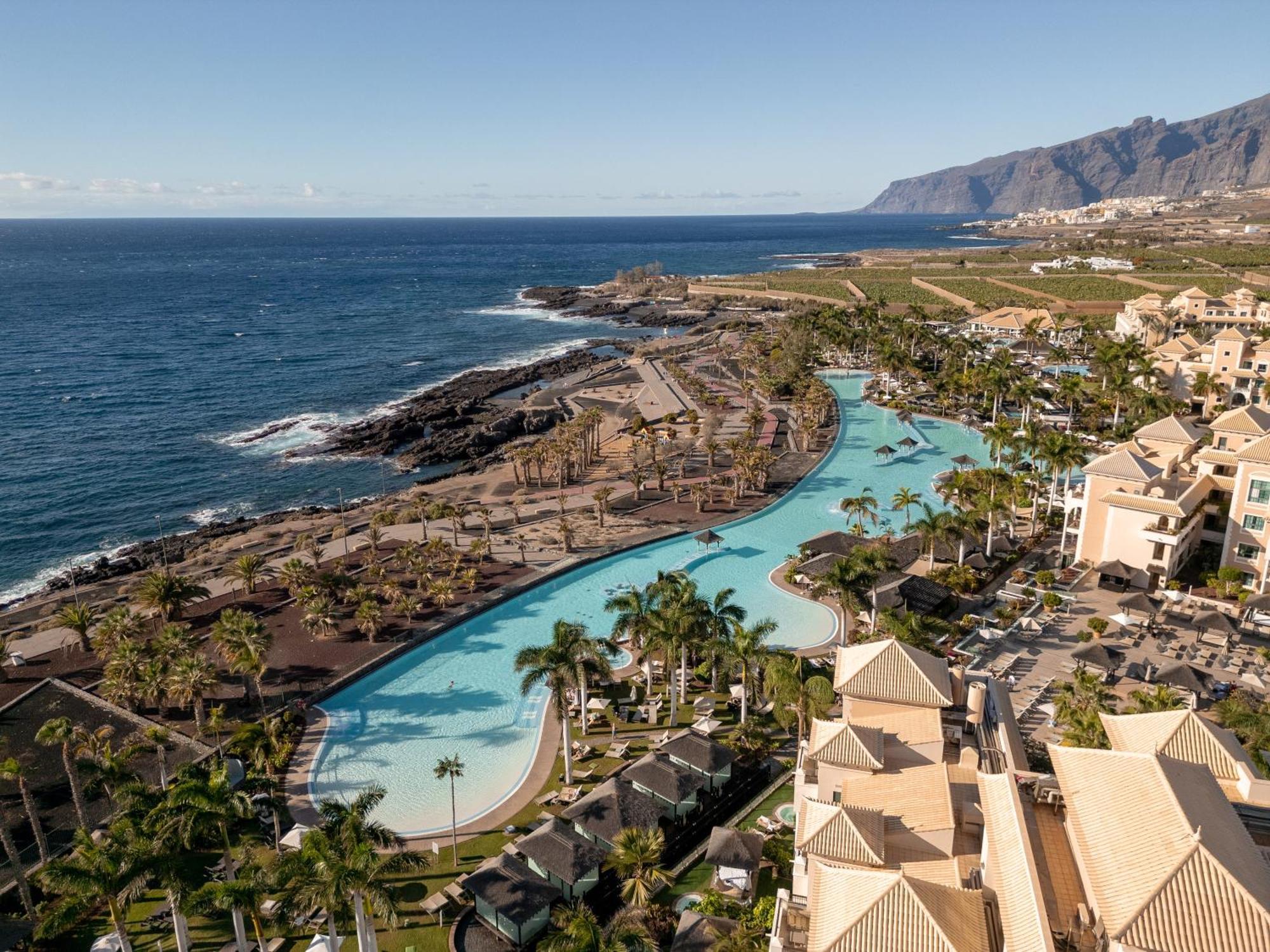 แกรน เมเลีย ปาลาซิโอ เดอ ไอโซรา รีสอร์ท แอนด์ สปา อัลกาลา ภายนอก รูปภาพ The resort's lagoon
