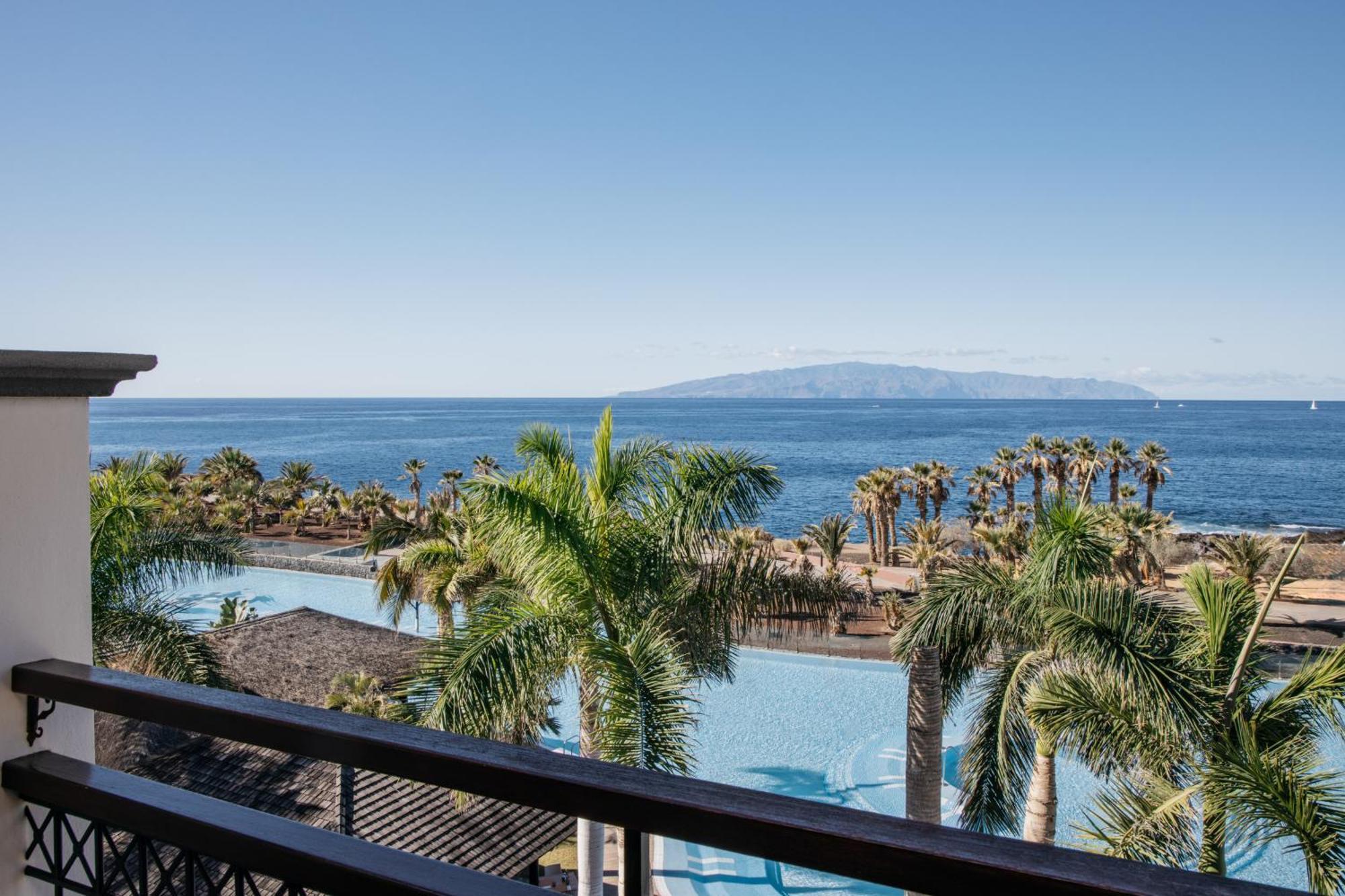 แกรน เมเลีย ปาลาซิโอ เดอ ไอโซรา รีสอร์ท แอนด์ สปา อัลกาลา ภายนอก รูปภาพ View of the resort