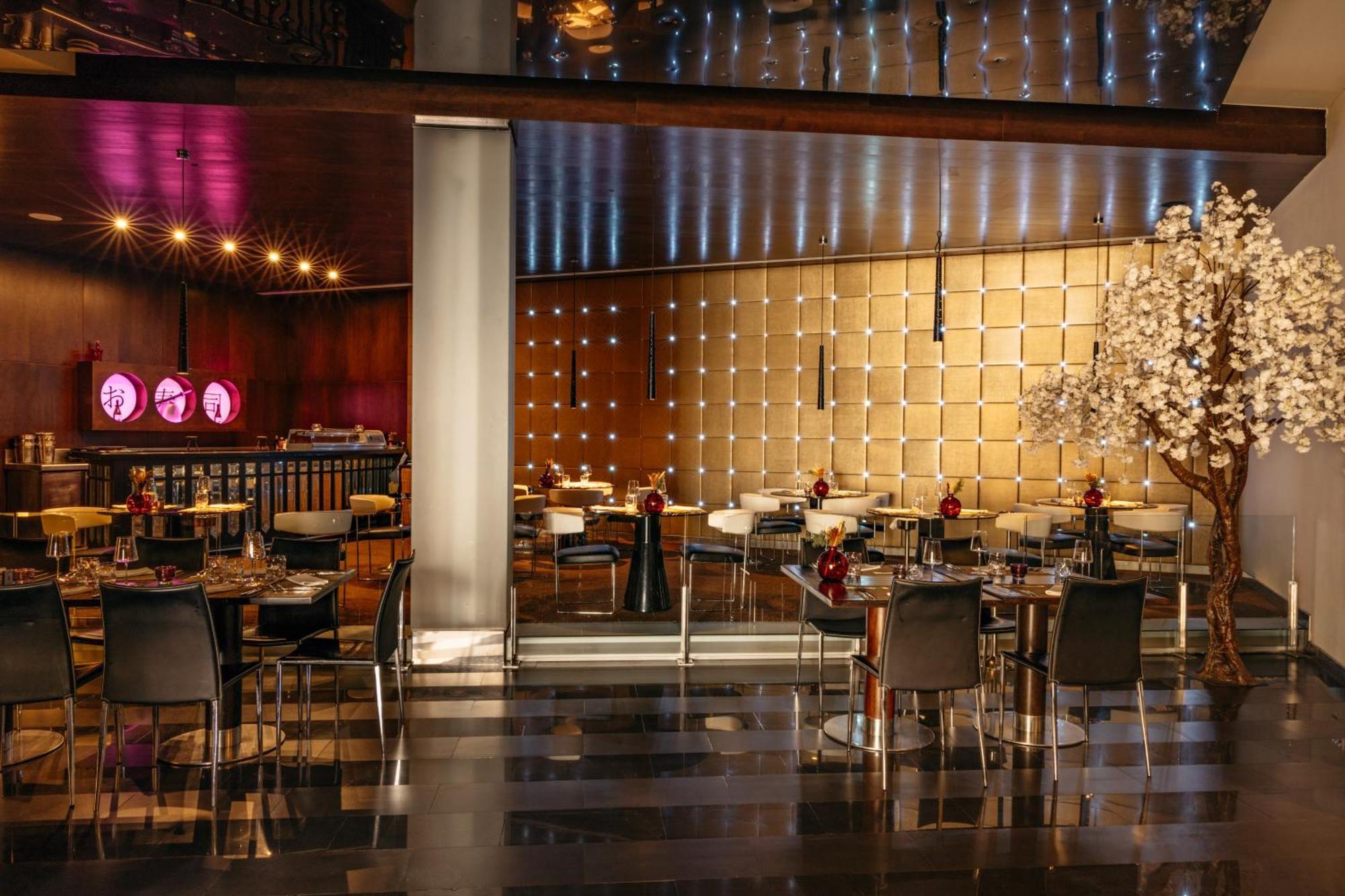 แกรน เมเลีย ปาลาซิโอ เดอ ไอโซรา รีสอร์ท แอนด์ สปา อัลกาลา ภายนอก รูปภาพ The interior of the restaurant